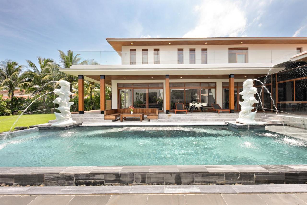 Deluxe Beach Villas By Danatrip Da Nang Esterno foto