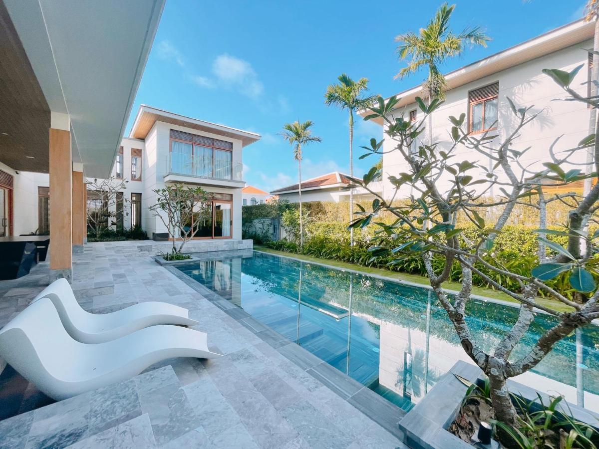 Deluxe Beach Villas By Danatrip Da Nang Esterno foto