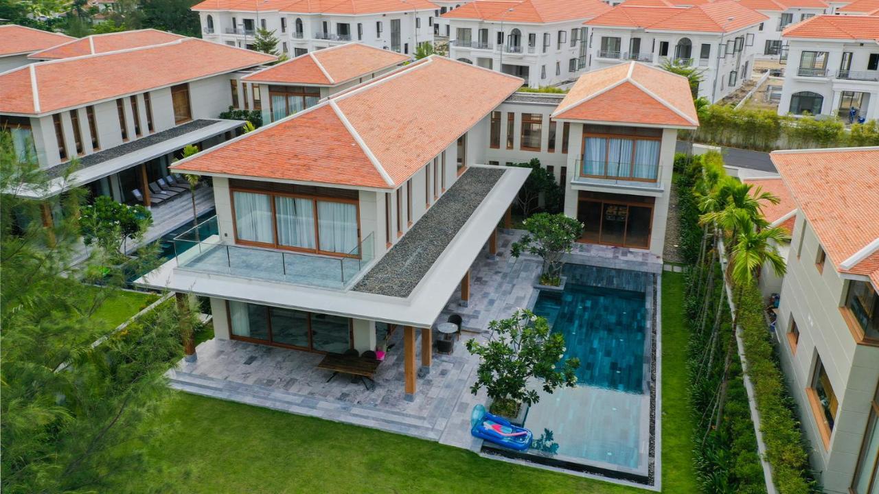 Deluxe Beach Villas By Danatrip Da Nang Esterno foto