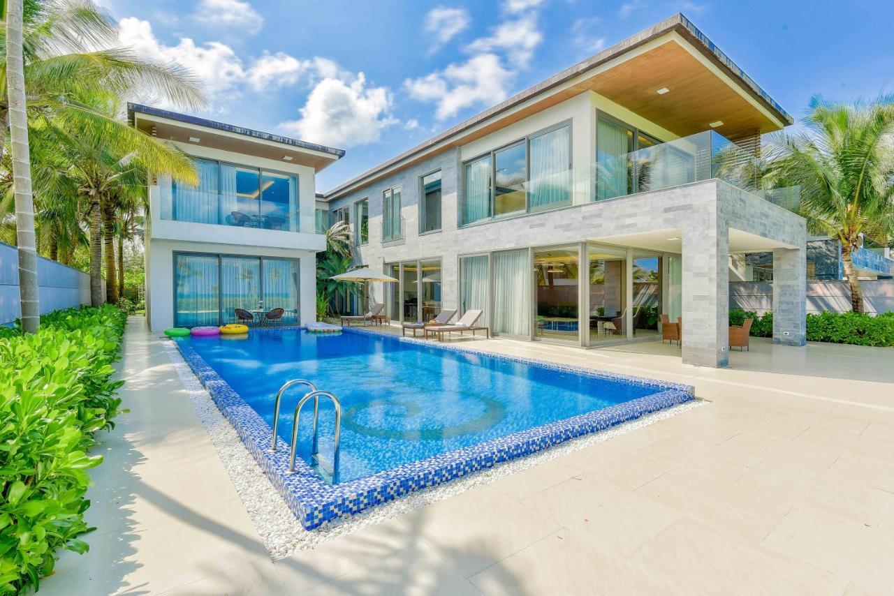 Deluxe Beach Villas By Danatrip Da Nang Esterno foto